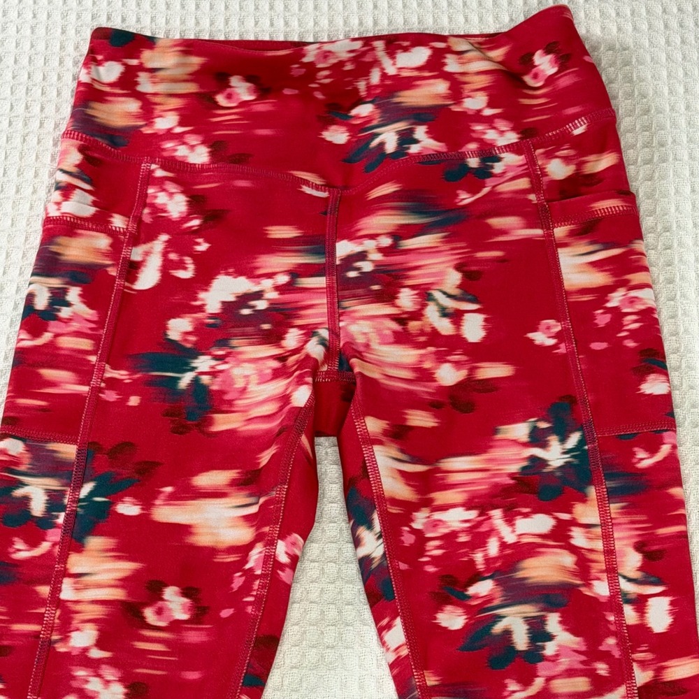 Gaiam Girls Red Floral Athletic Leggings with Pockets Size M 8 - Picture 3 of 6